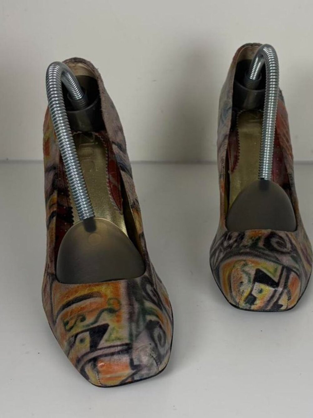 2000s Multi Pattern Closed Toe Pumps - Picture 2 of 7